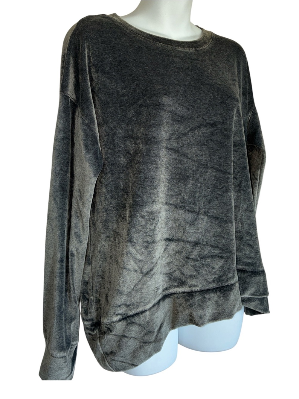 Cable & Gauge grey distressed velour sweatshirt women's L, crew neck. Euc